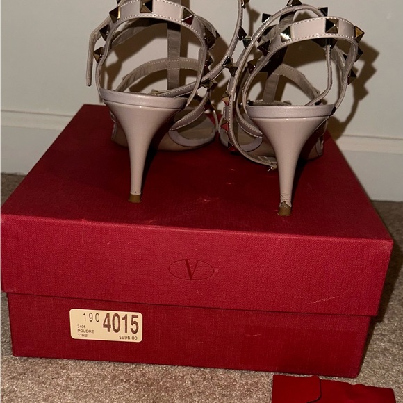 Valentino Garavani’s Rockstud sandal - Picture 7 of 8